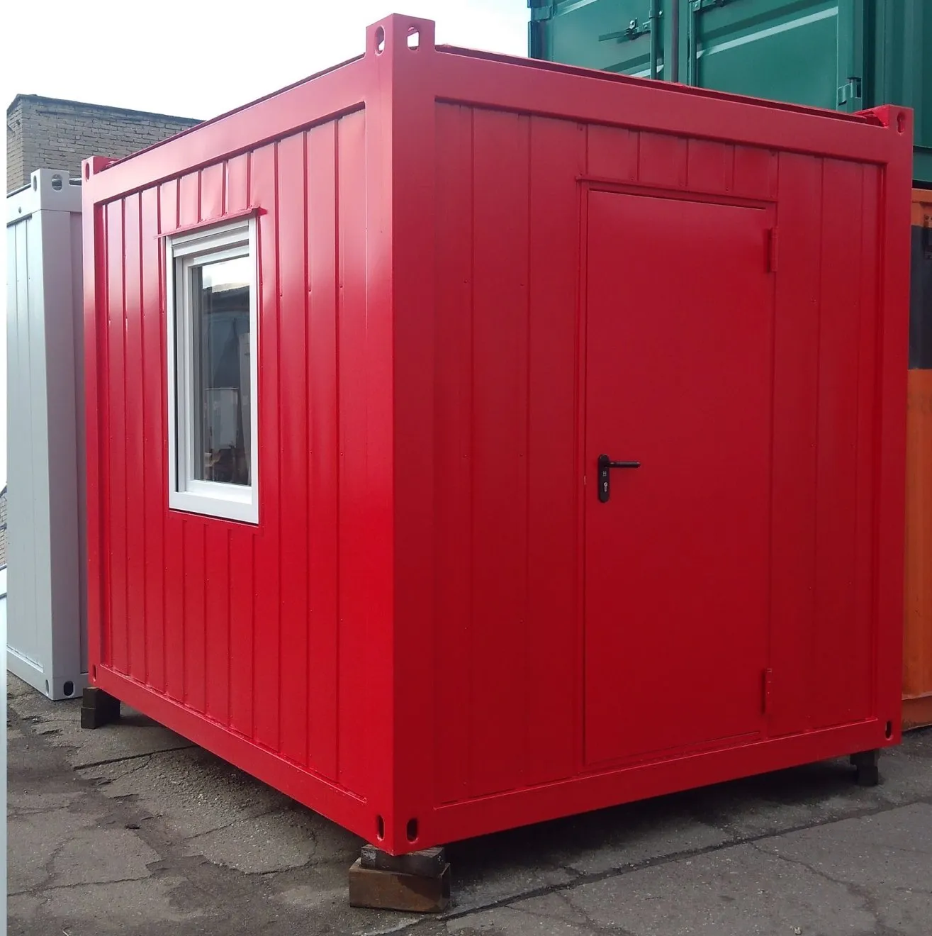 Kontener mieszkalny AB 3 (portiernia, biuro) — 3,0 × 2,44 m, 7,3 m² — model domu