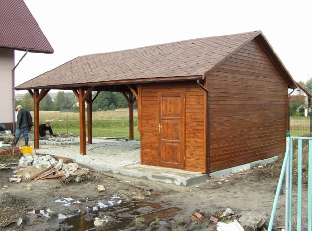 Wiata dwustanowiskowa 5 × 7,5 m z domkiem narzędziowym 2 × 5 m — Z.P.H.U. Junior Dariusz Polok (Altany Polok)