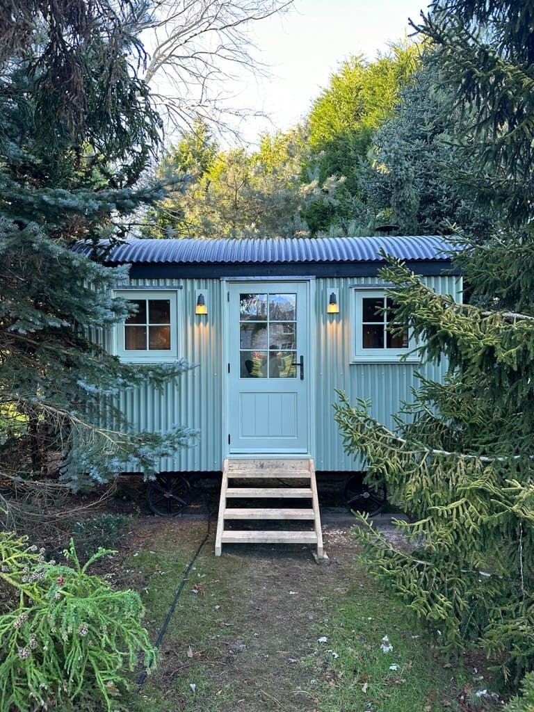 Wóz pasterski Fawley — 14 × 8 ft (4,3 × 2,4 m), puste wnętrze — Arbor Shepherd Huts Ltd