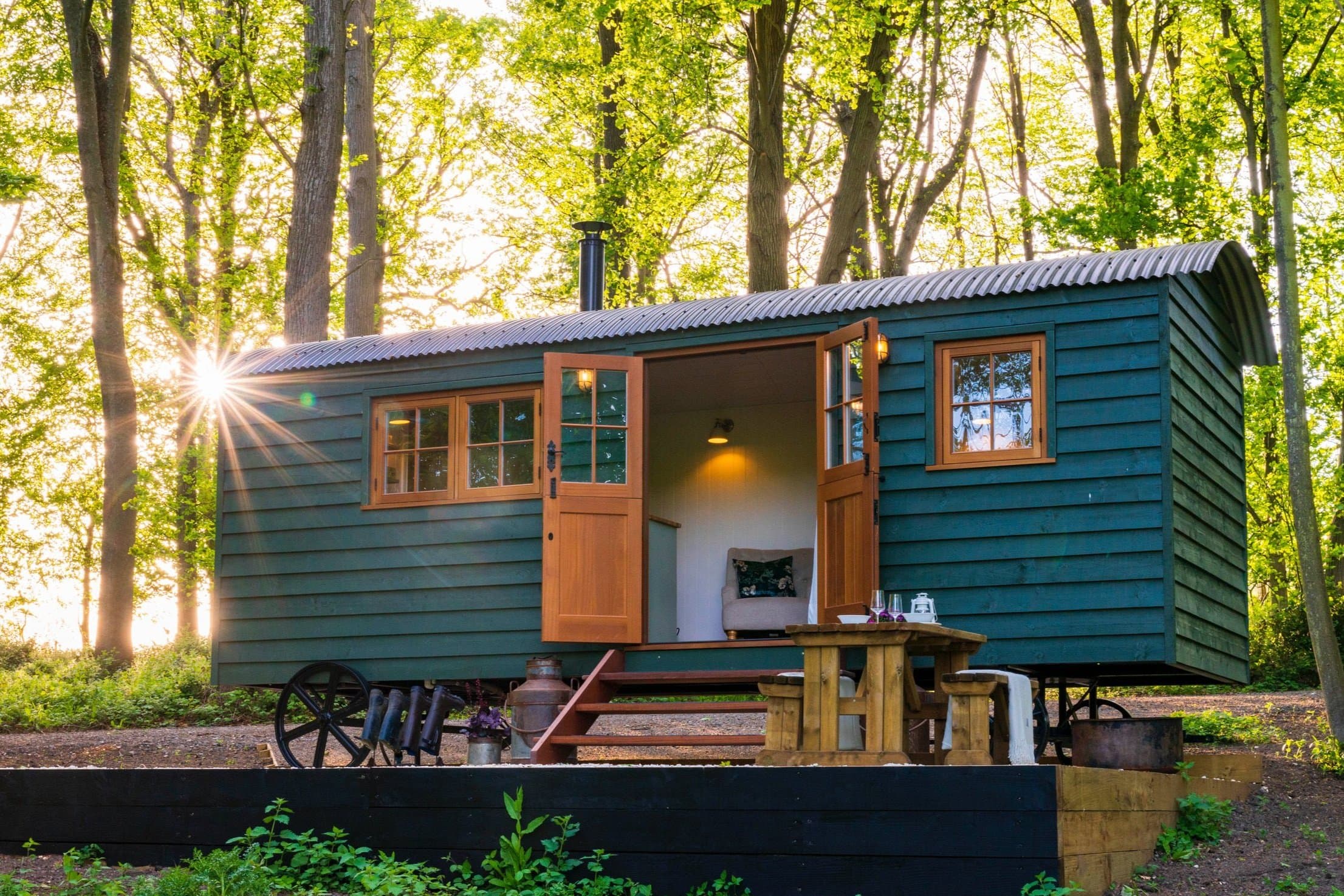 Wóz pasterski Hambleden — 22 × 10 ft (6,7 × 3 m), z kuchnią i łazienką — Arbor Shepherd Huts Ltd