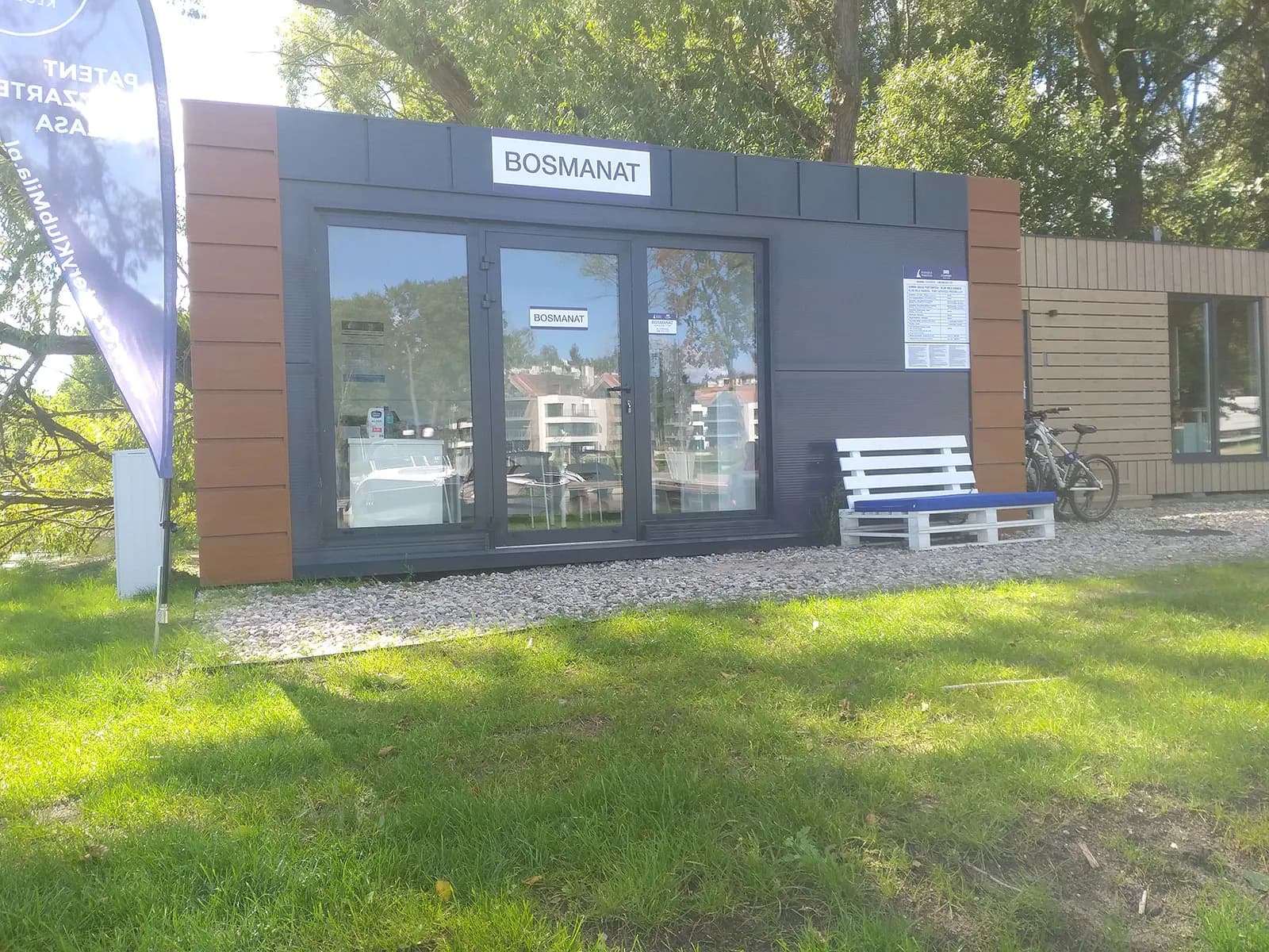 Kontener usługowy 3 × 8 m — model domu