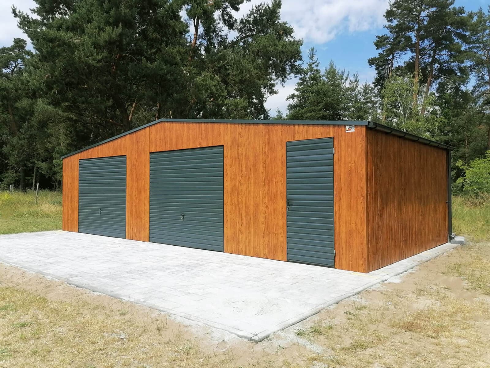 Garaż blaszany 10 × 6 m, złoty dąb + grafit mat — AT-STAL Firma Handlowo-Produkcyjna (Katarzyna Kruszyna-Opach)
