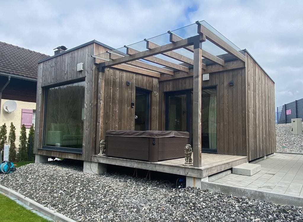 Dom modułowy KING-CAB — dwie sypialnie i zadaszony taras, 41 m² — model domu