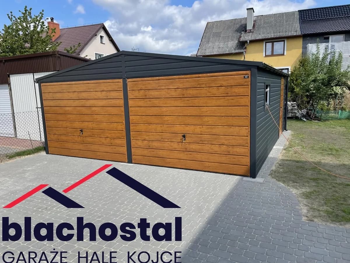 Garaż blaszany 6×6 m, ciemny grafit + złoty dąb — Blachostal (Dawid Malec)
