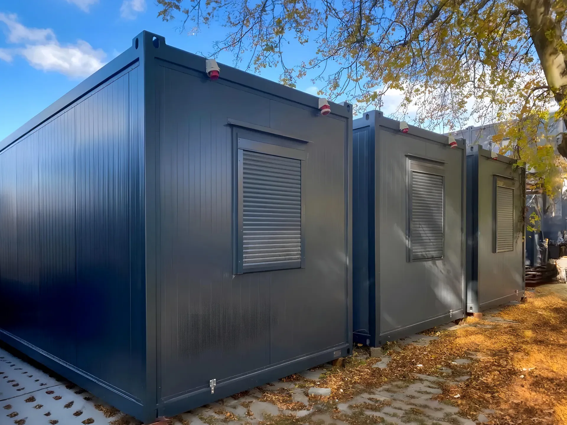 Kontener 6 × 2,5 m z płyty warstwowej — model domu