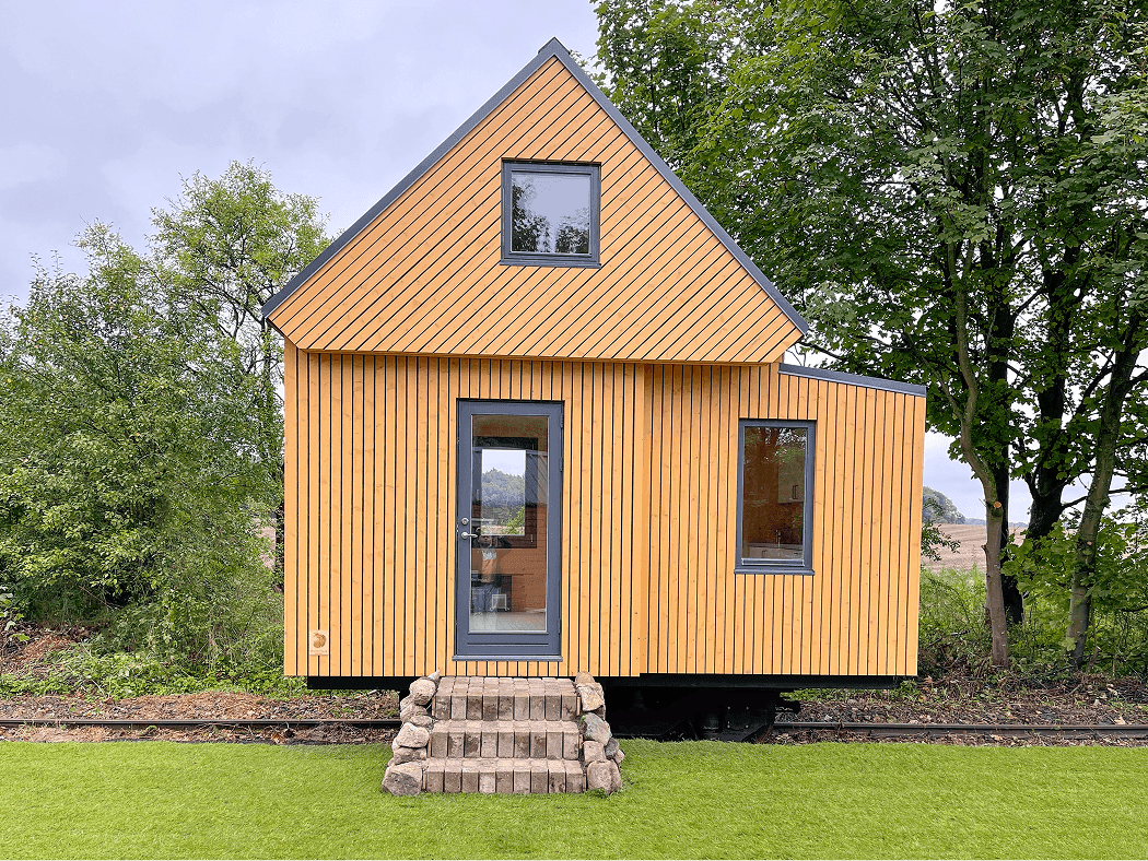 Składany dom z antresolą Rustic — 5,2 × 5,3 m, 41,5 m² — Brette Haus SIA