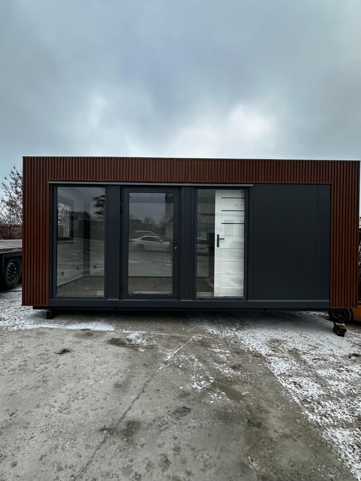 Kontener mieszkalny 6 × 3 m z aneksem i łazienką — 18 m² — model domu