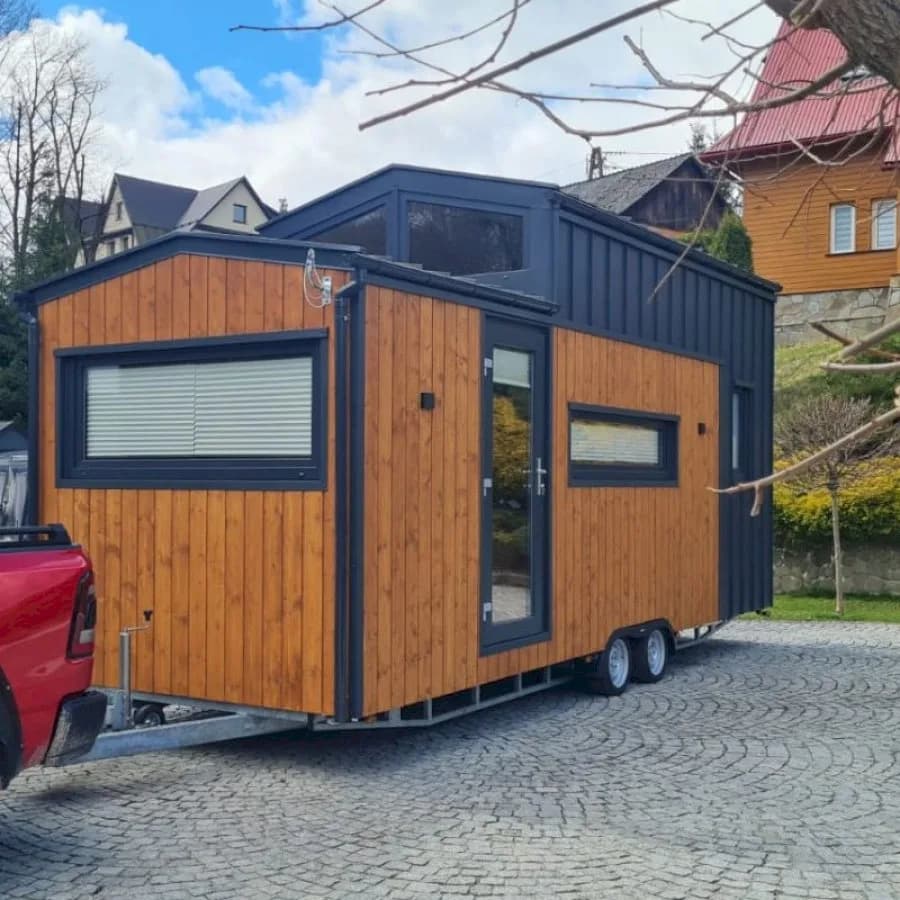 Dom mobilny Adams — 7,2 × 2,5 m, dach dwuspadowy, z antresolą — model domu