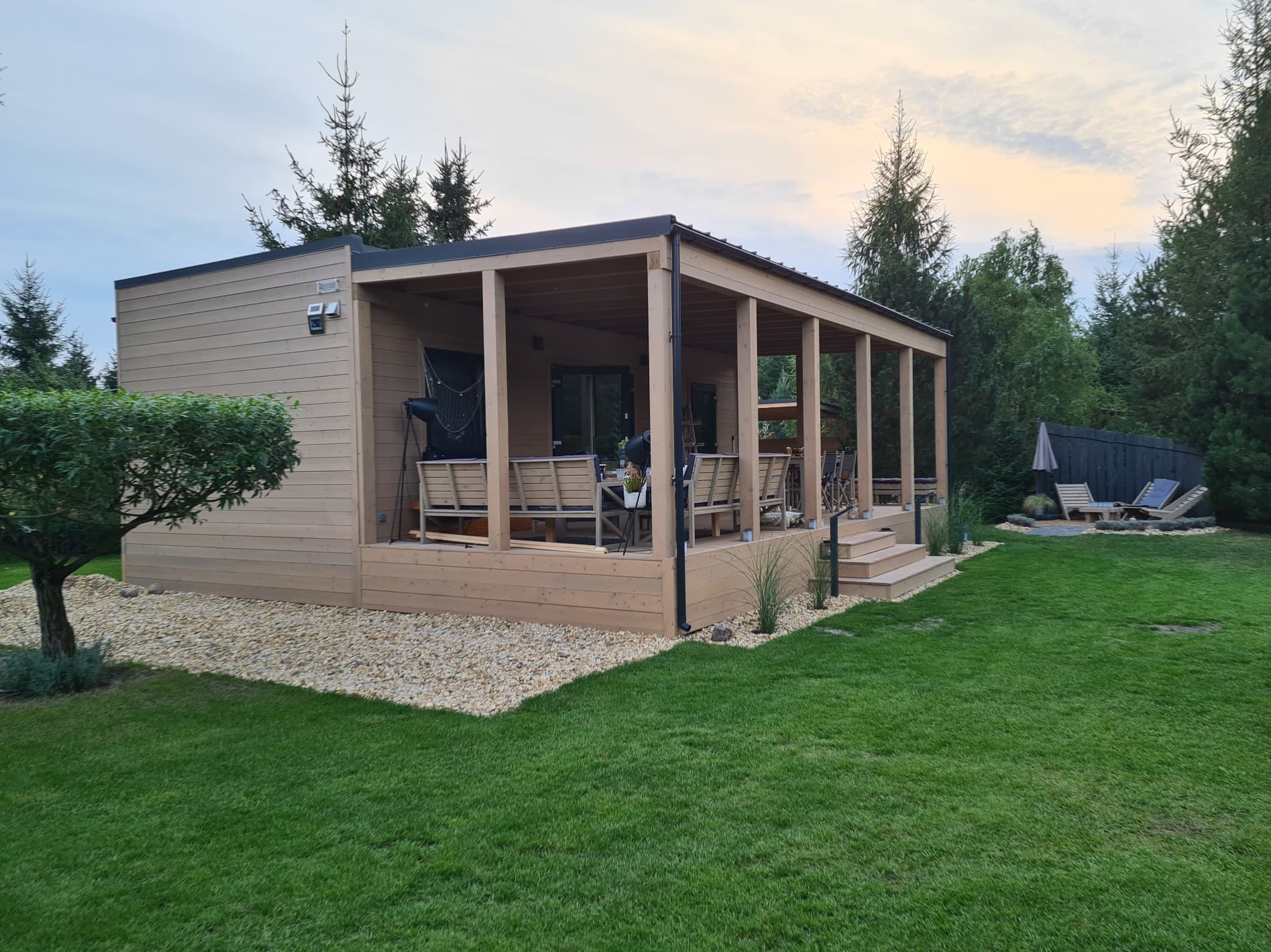 Dom modułowy VERANO 35 m² z dwiema sypialniami — Deck House (DECK-HOUSE s.c.)