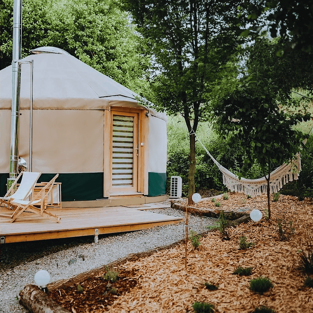 Jurta całoroczna 35 m² z oknem tarasowym — model domu