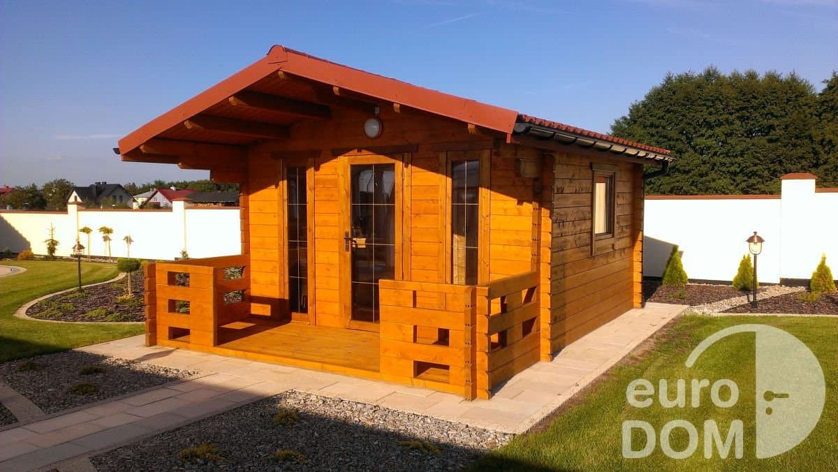 Domek letniskowy z bala 5 × 4,5 m z tarasem 2,5 × 5 m (35 m² zabudowy) — EURODOM S.C.