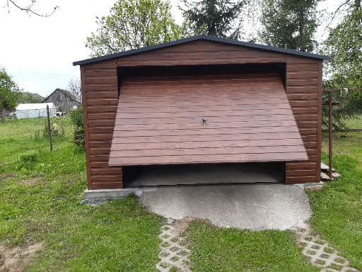 Garaż blaszany drewnopodobny 4 × 5 m, dach dwuspadowy, brama uchylna — Extrastal Tomasz Mysza