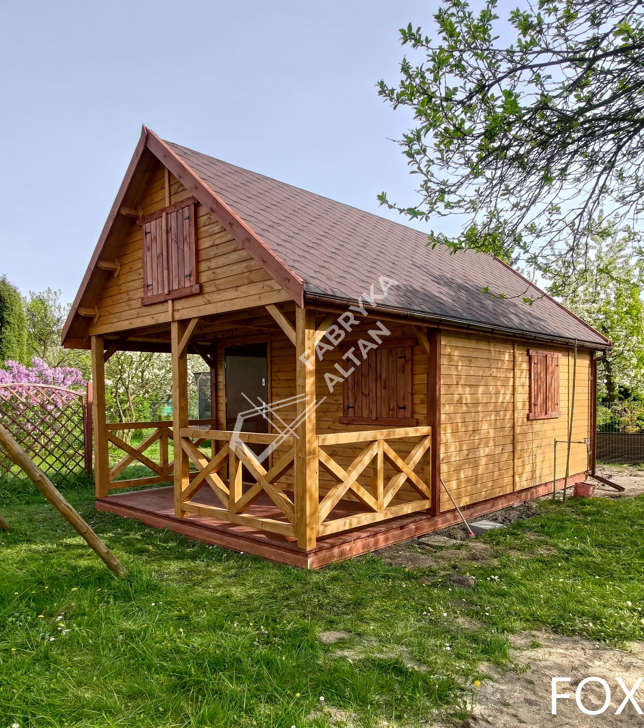 Domek letniskowy FOX z antresolą i tarasem — 4 × 7 m — Fabryka Altan