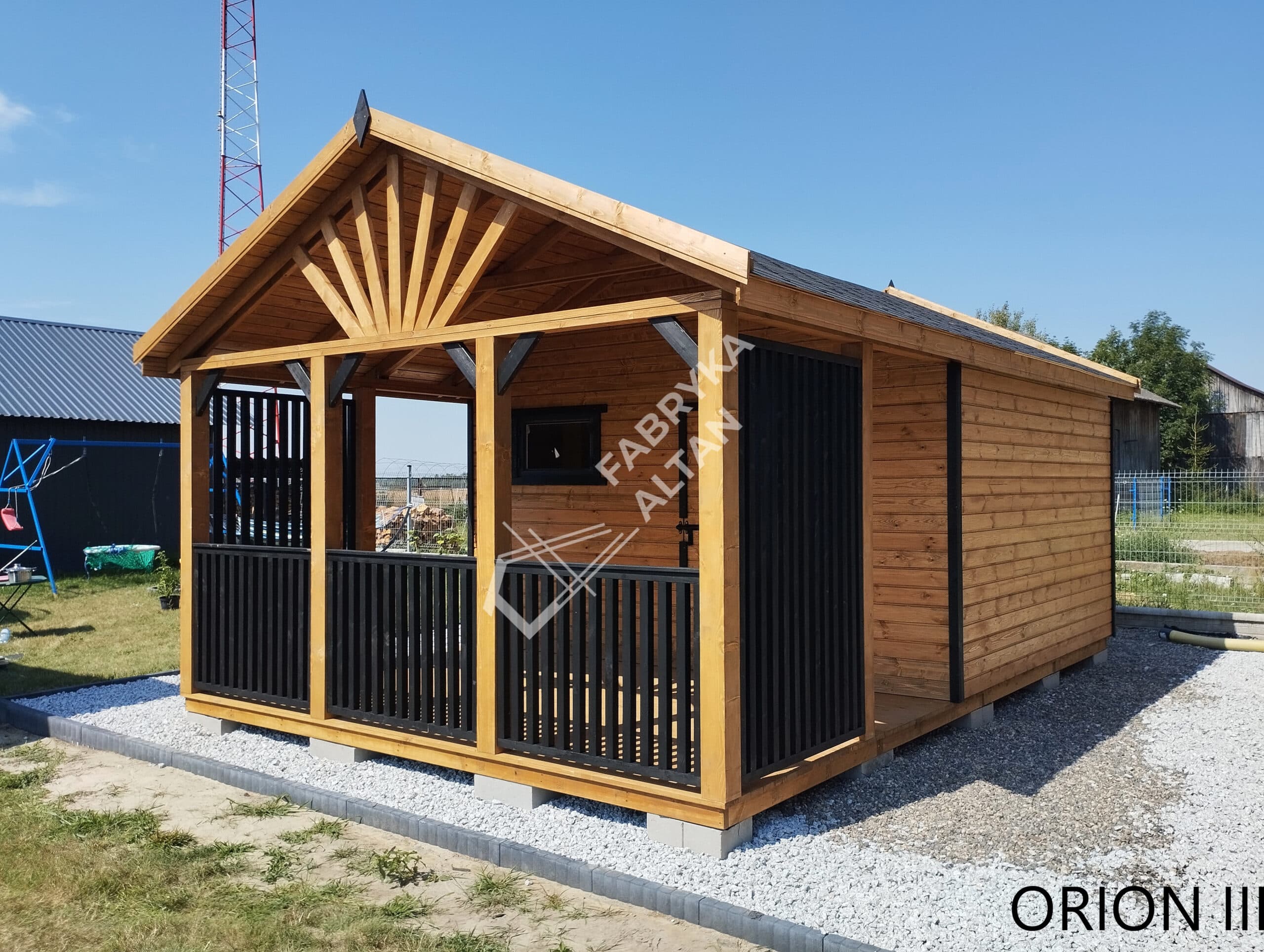 Domek letniskowy ORION III z tarasem — 4 × 6 m — Fabryka Altan