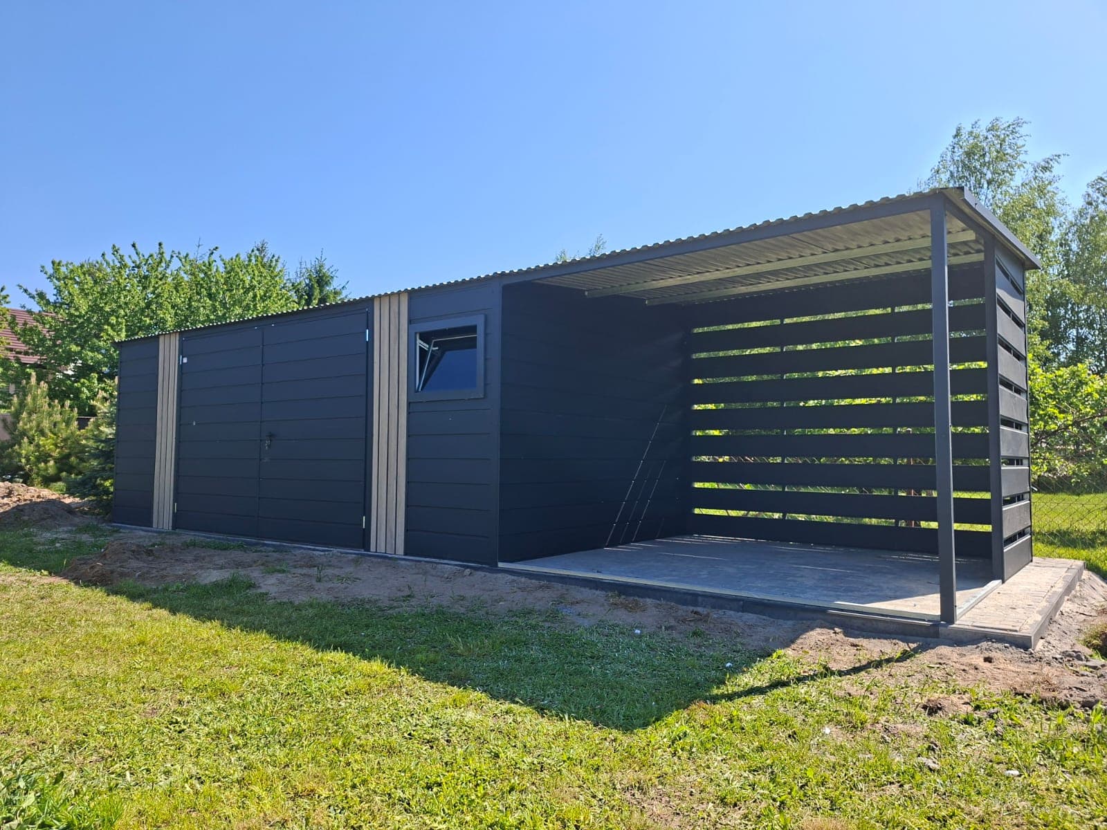 Garaż premium 6×3 m z wiatą 3×3 m — model domu