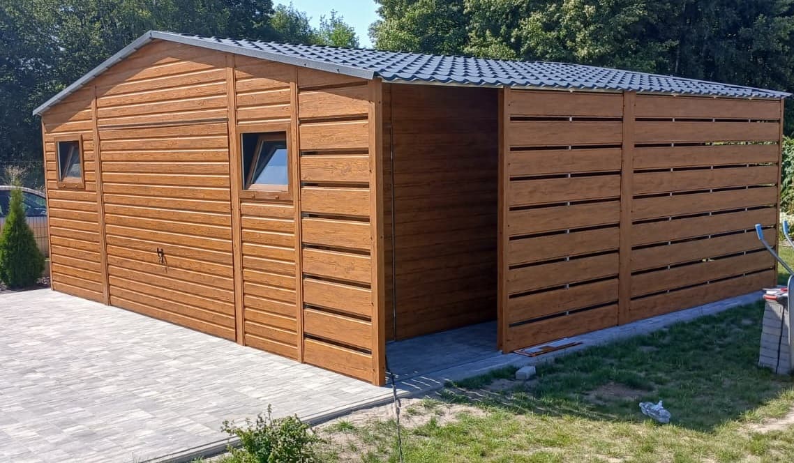 Garaż blaszany drewnopodobny złoty dąb z wiatą 1 m — 5 × 6 m, 30 m² — F.H.U. KONEKT Dariusz Dyląg (MegaGaraże)