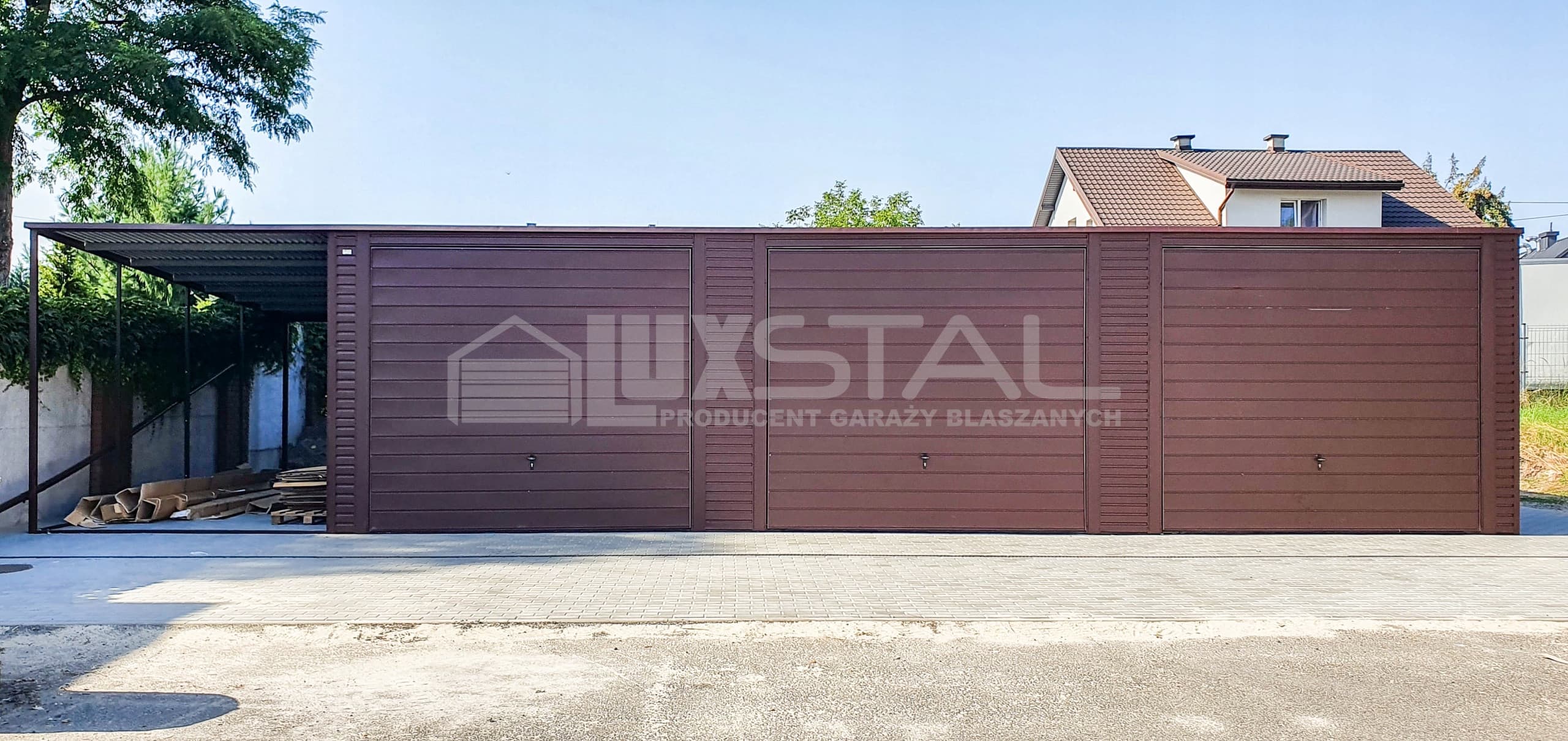 Garaż blaszany 10 × 6 m + wiata 3 m, trzy bramy, ciemny brąz (LUX120) — FPHU LUXSTAL Dariusz Zdebski