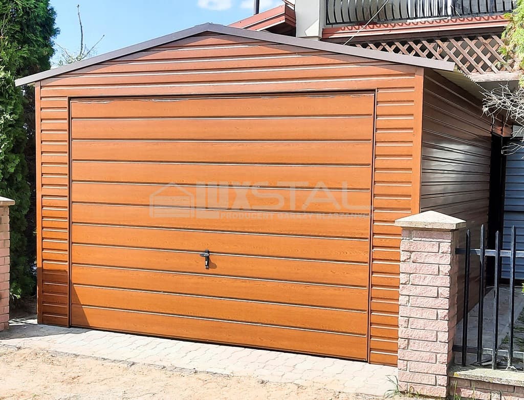 Garaż blaszany 3,5 × 6 m, dach dwuspadowy, złoty dąb (LUX119) — FPHU LUXSTAL Dariusz Zdebski