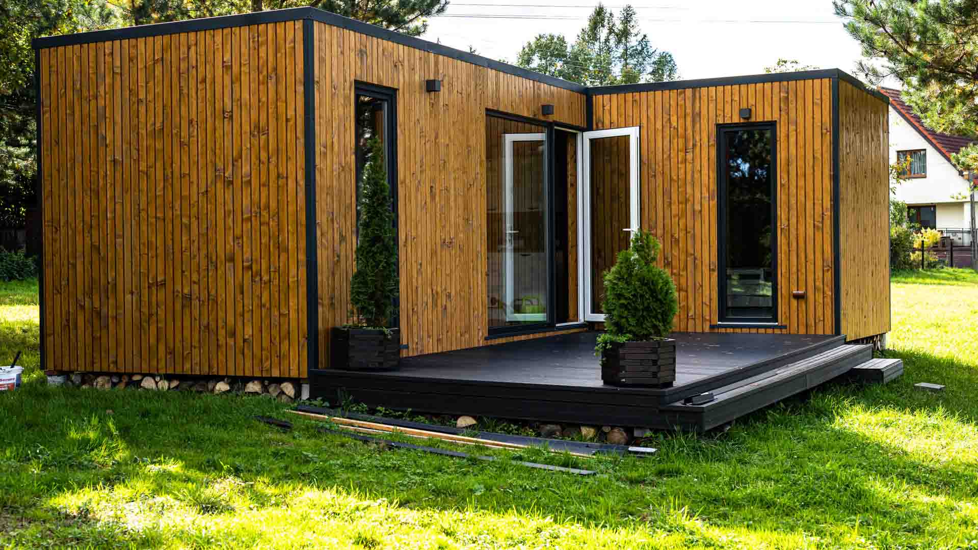 Domek modułowy w kształcie litery L — 35 m² — Luźny Sęk