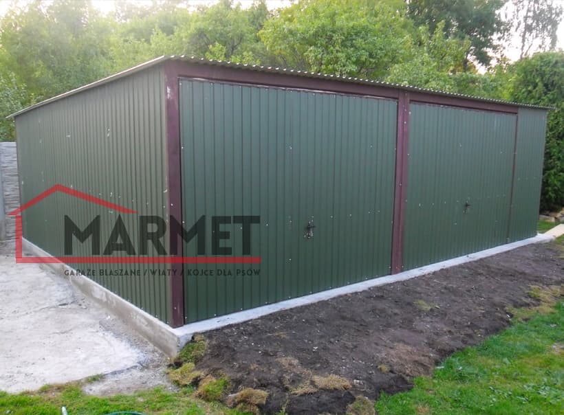 Garaż blaszany 7 × 6 m, dwie bramy podnoszone, RAL 6020 — MARMET Mariusz Drożdż