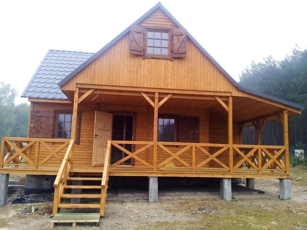 Domek letniskowy Roman 68 m² z poddaszem nad tarasem — Roman Marusiak Domy z Drewna — Zakład Usług Stolarskich