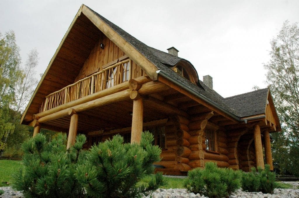 Dom z bali w leśnym otoczeniu — 85,6 m² — Marux Domy z bali Krzysztof Burzyński