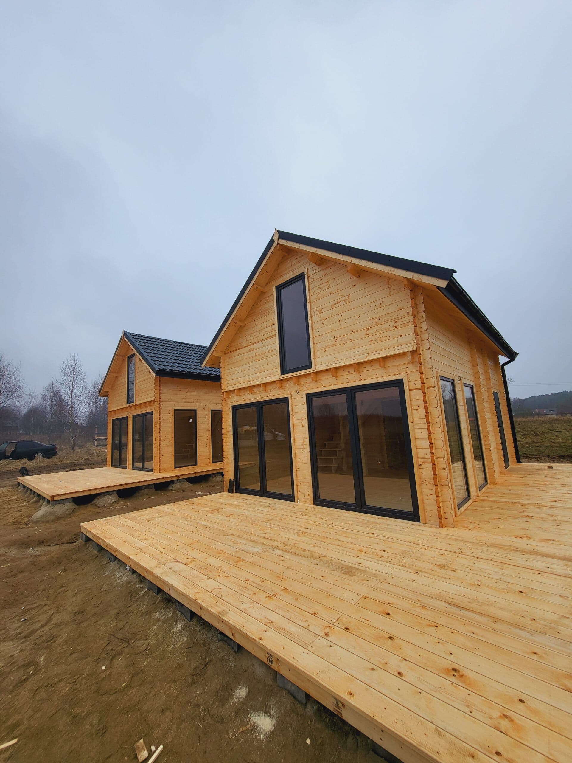 Dom drewniany JAN III z piętrem — 65,6 m² + taras 27 m² — MAWIDOMKI Maciej Wyrwał