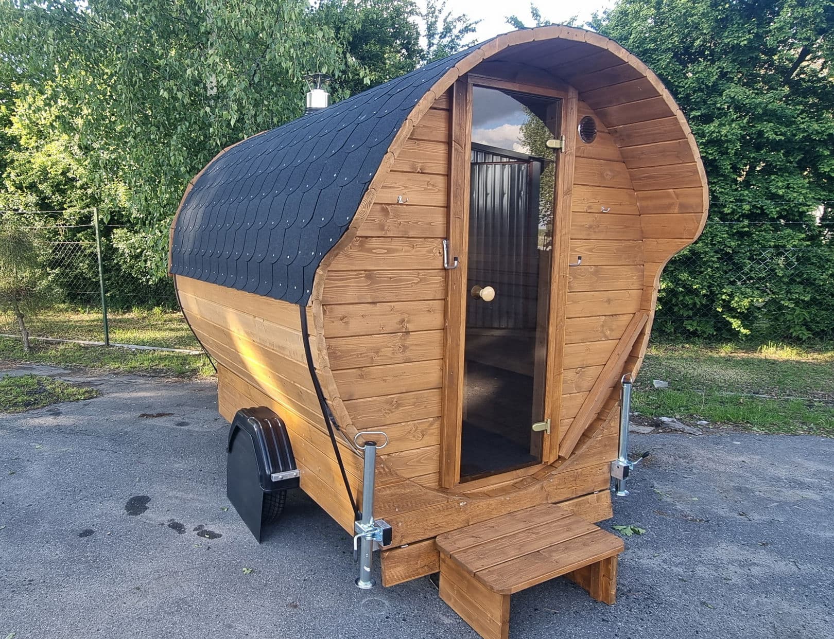 Sauna mobilna beczka na przyczepie z przedsionkiem — 3,5 m, Ø 200 cm — Mobilne SPA Kwidzyn