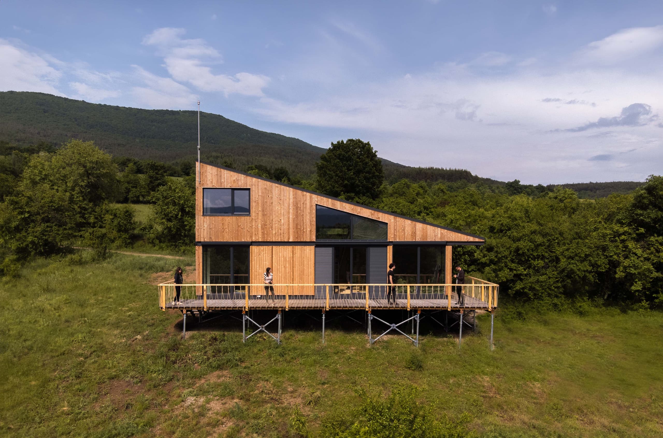 Dom House O — 120 m², dwupoziomowy z tarasem — Nomad Cabins Ltd (Номад Кабинс ООД)