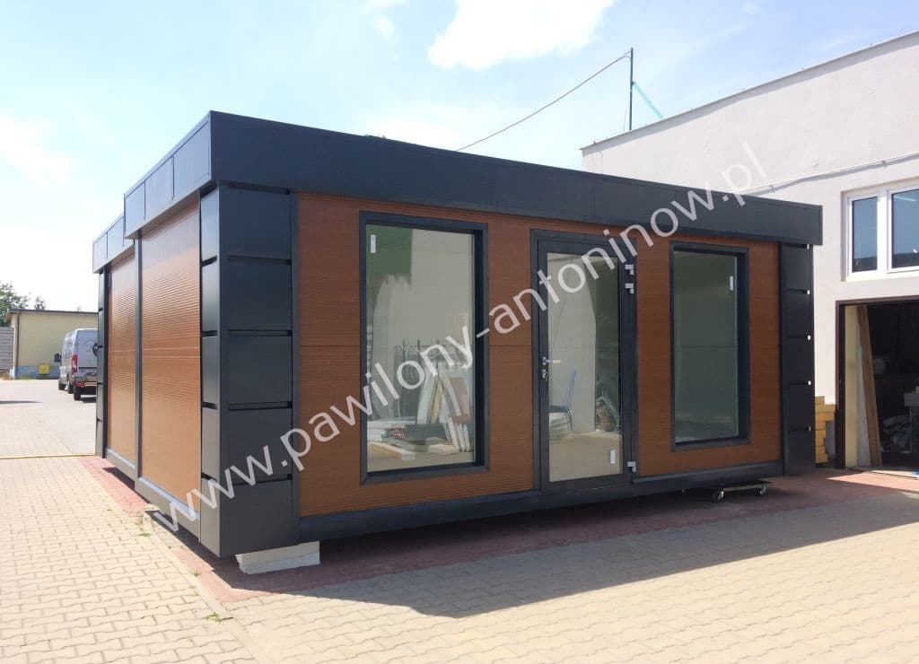 Pawilon handlowy z płyty warstwowej 6 × 2,8 m — Pawilony Antoninów