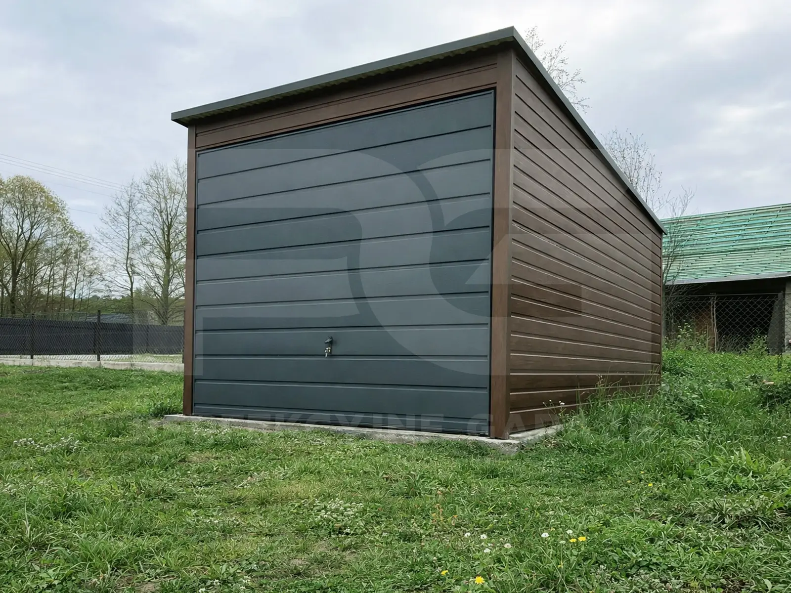 Garaż blaszany 3 × 5 m Premium, spad dachu na tył — Perfekcyjne Garaże (M-Trans Paweł Murzyn)