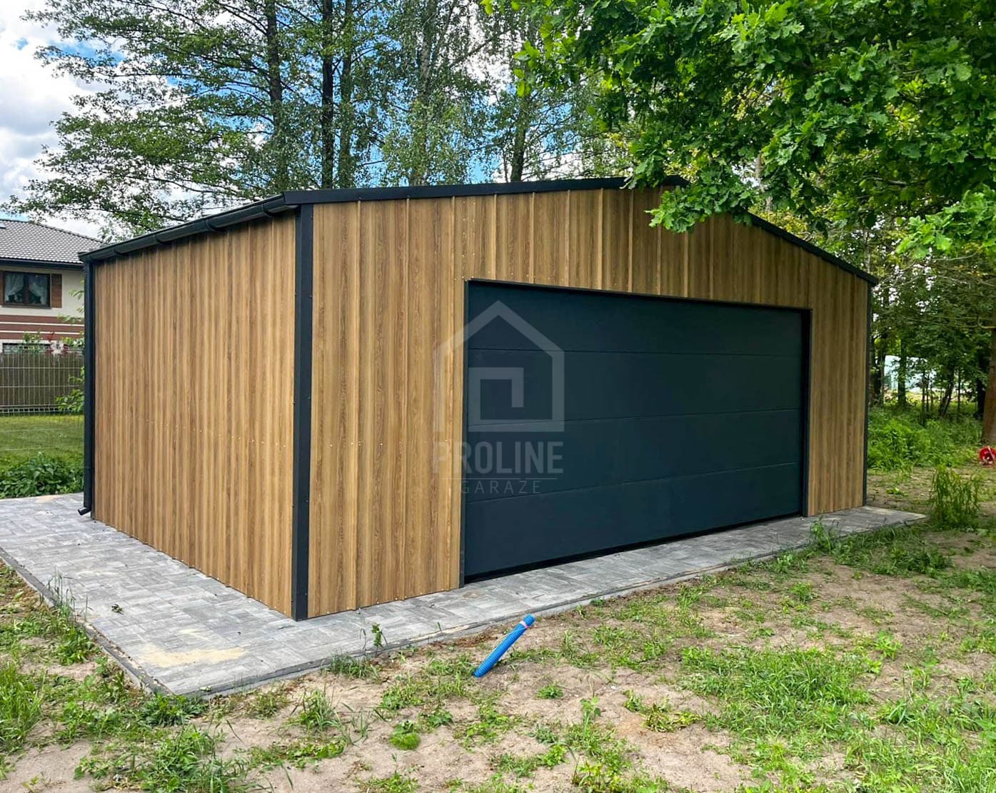 Garaż 7,5 × 5 m z blachy na rąbek, brama segmentowa, winchester (PLG311) — PROLINE Garaże (BK Garaże A. Kubacki, P. Kubacki s.c.)