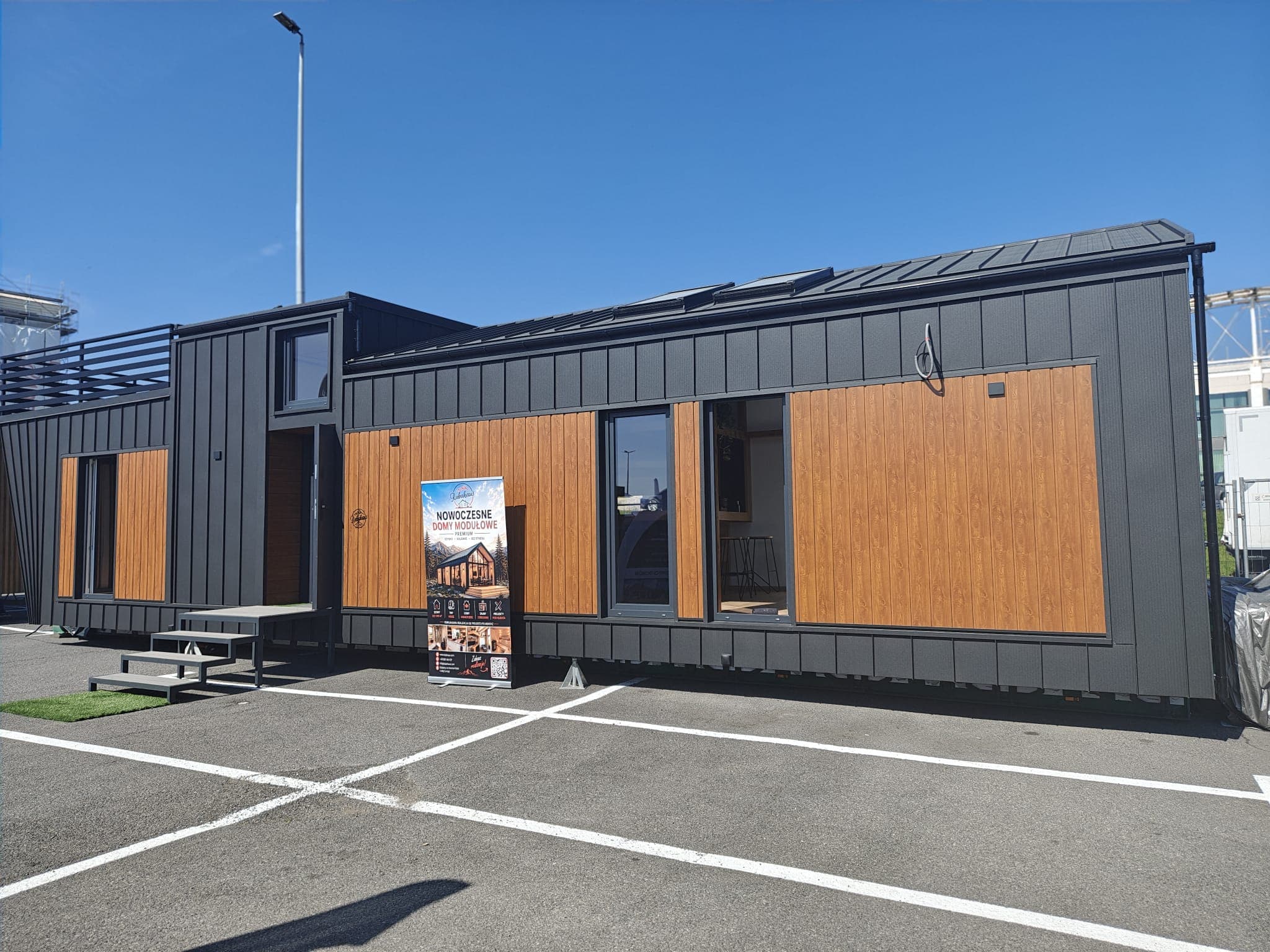 Dom modułowy TITANIC 51 m² z antresolą i tarasem — Raba Haus (Rabahaus Manufaktur)