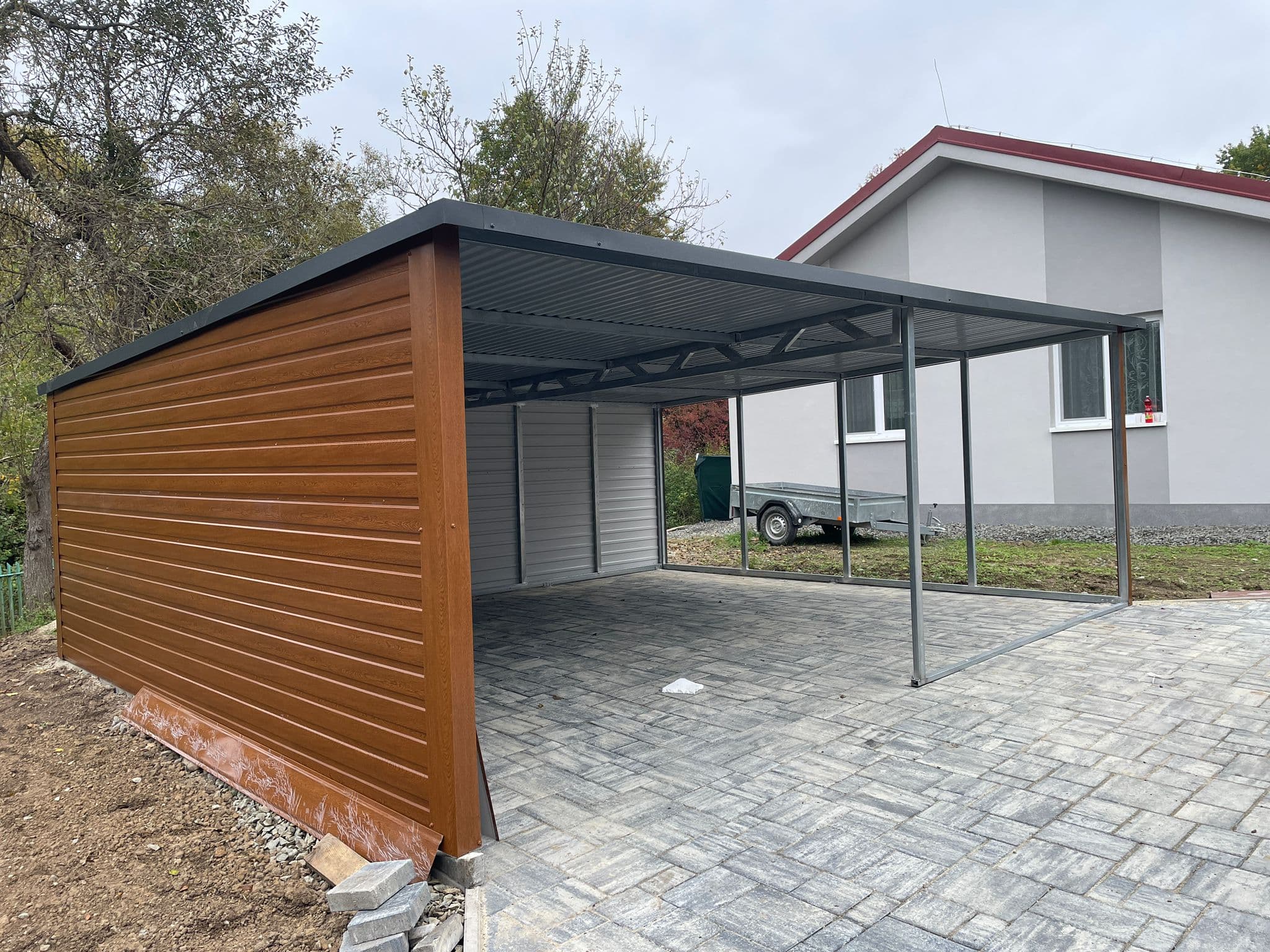 Wiata garażowa carport 6×5 m PREMIUM, złoty dąb — model domu