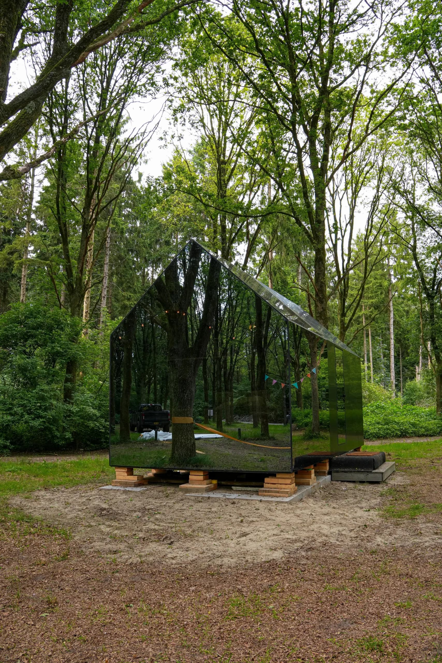 Dom modułowy SAGA Sense z antresolą i szklanym szczytem, 26 m² — model domu