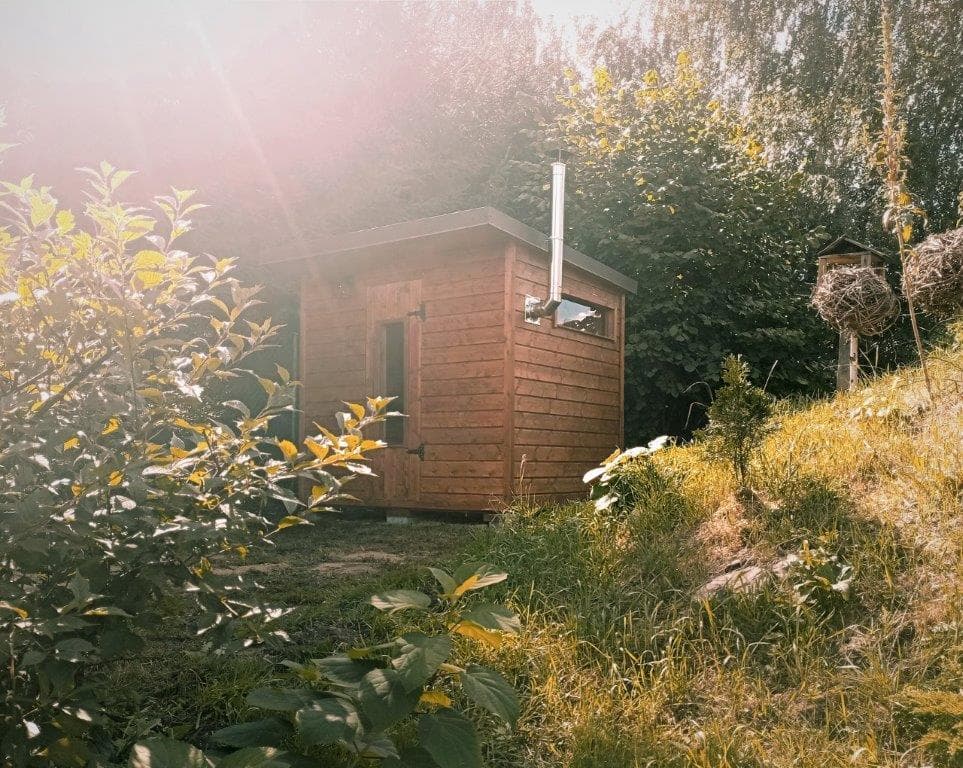 Sauna ogrodowa bez przedsionka 3/6 osób — 2,35 × 1,95 m — model domu