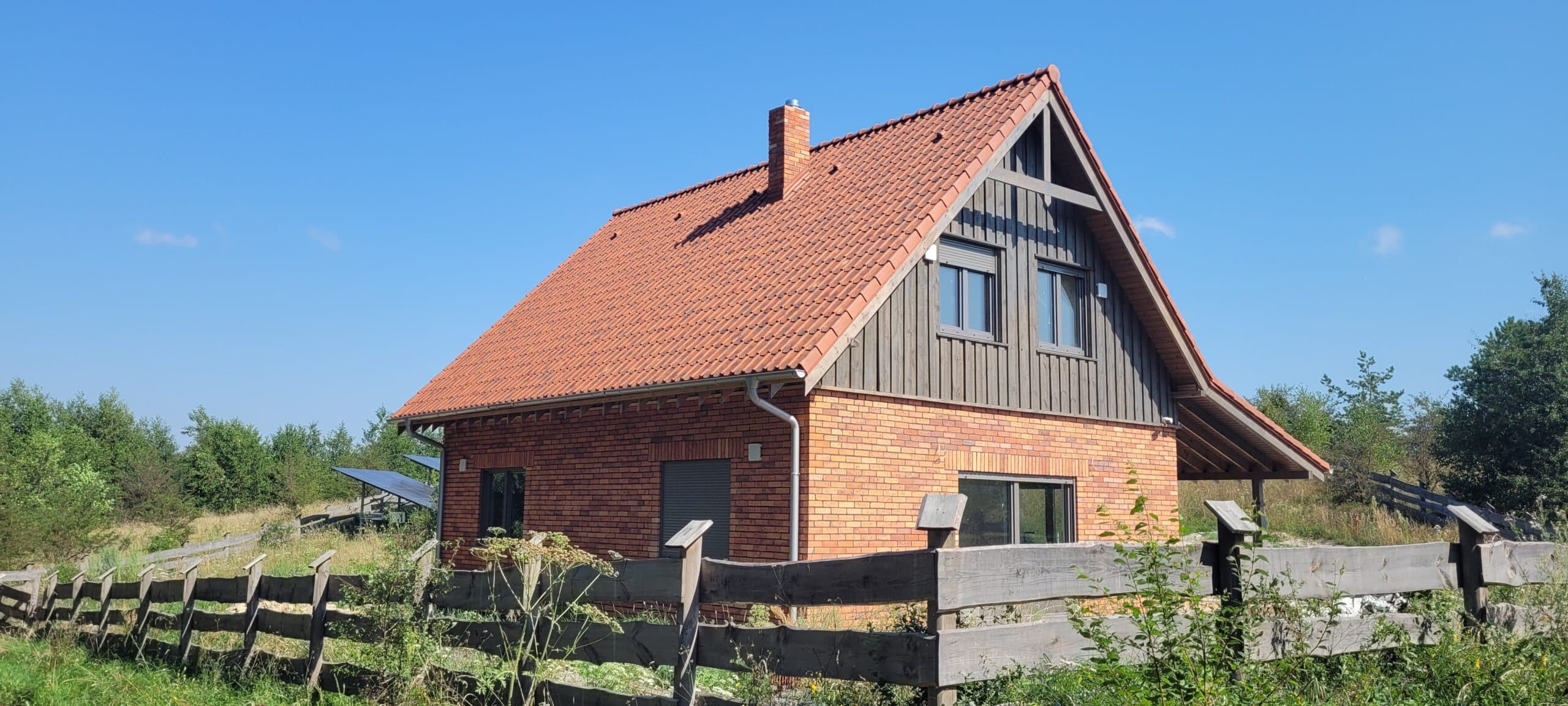 Dom szkieletowy Łukasz 80 m² z elewacją z cegły rozbiórkowej — SDS Domy Szkieletowe