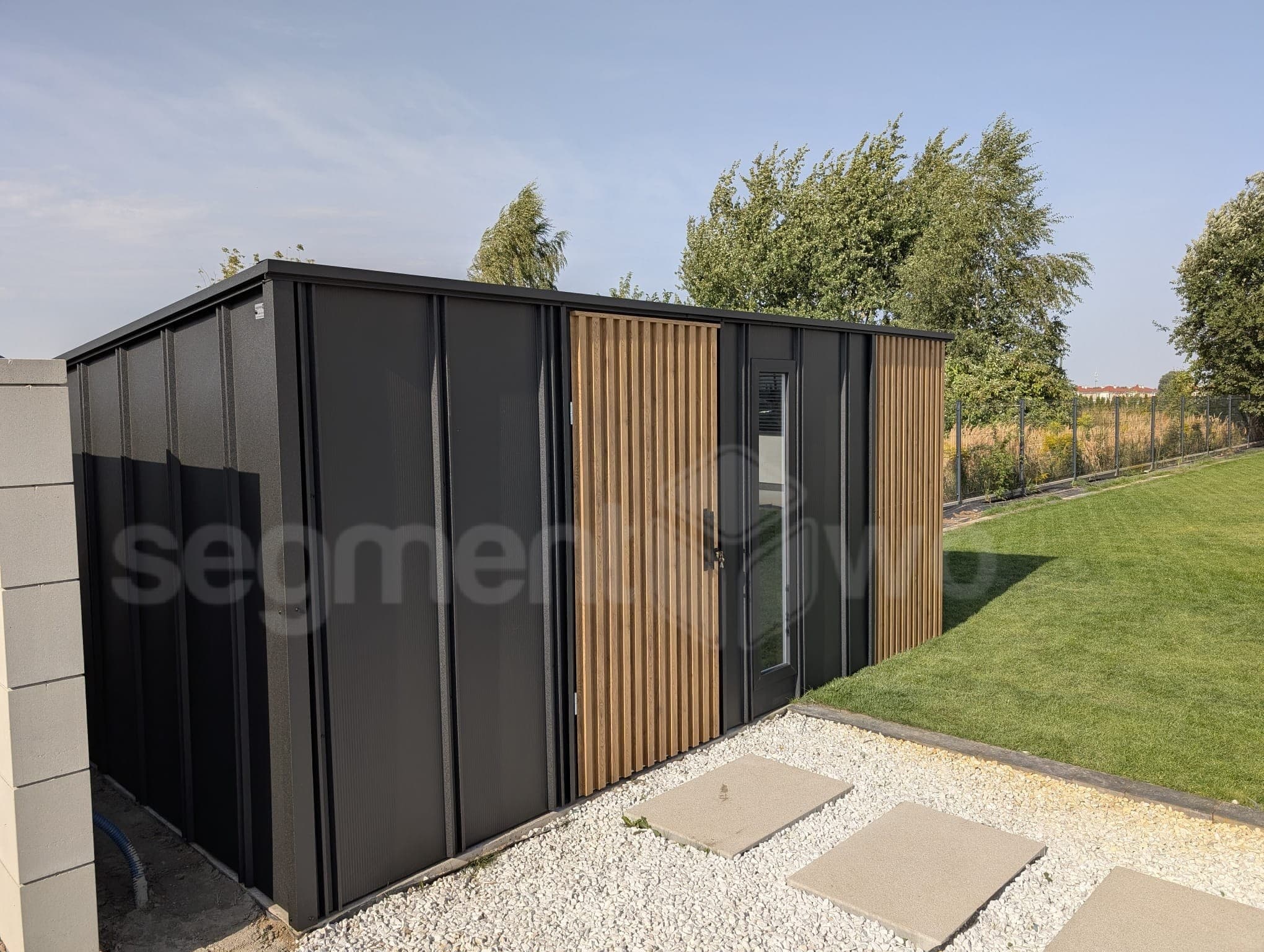 Domek narzędziowy 5 × 3 m z drewutnią zabudowaną z boku — 15 m² — Segmentowo Artur Pazdan