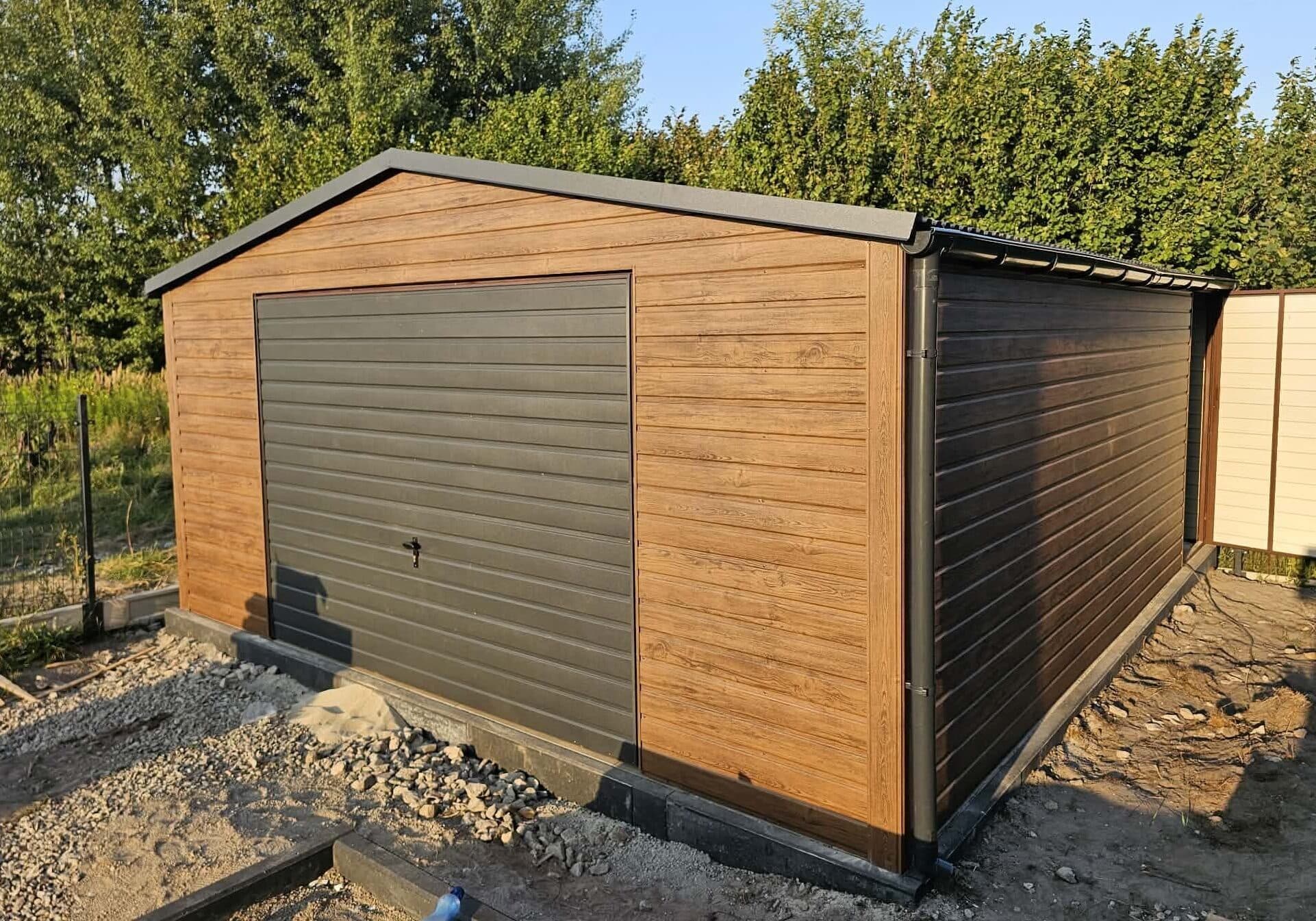Garaż blaszany 5 × 7 m z bramą podnoszoną, rynnami i filcem — 35 m² — ŚLIW-STAL FPHU Grzegorz Śliwa