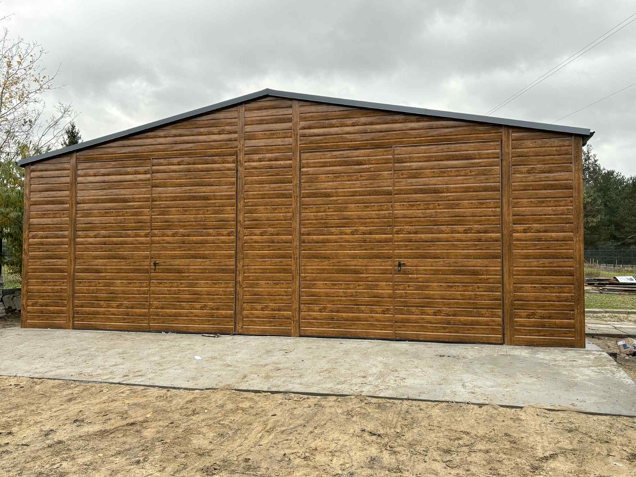 Garaż blaszany 9 × 7 m z dwiema bramami dwuskrzydłowymi — 63 m² — ŚLIW-STAL FPHU Grzegorz Śliwa