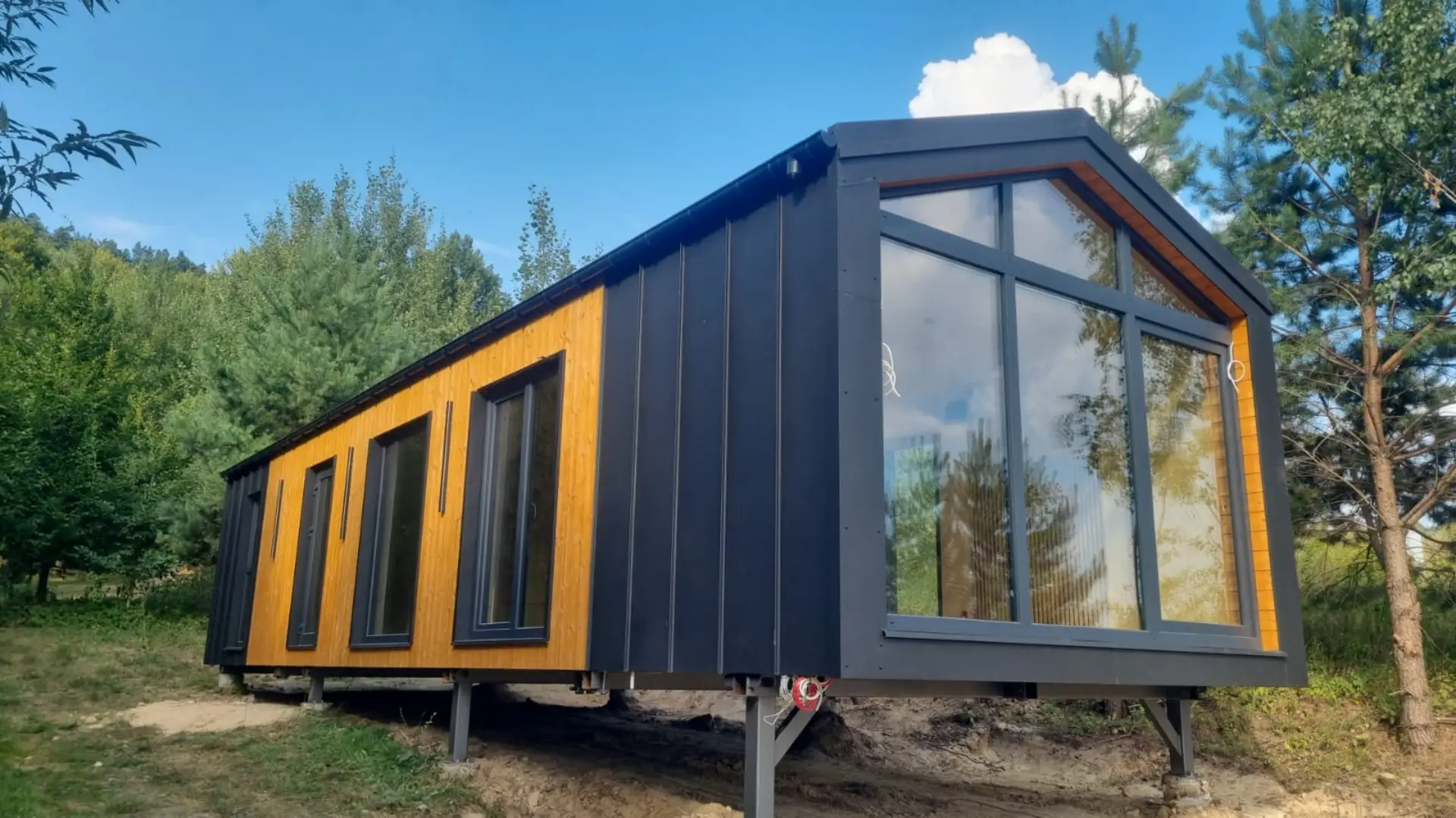 Domek mobilny DROZD — 13,84 × 3,84 m, 44,5 m² — TRIVENTUS GROUP Sp. z o.o. (SmartWoodHomes)
