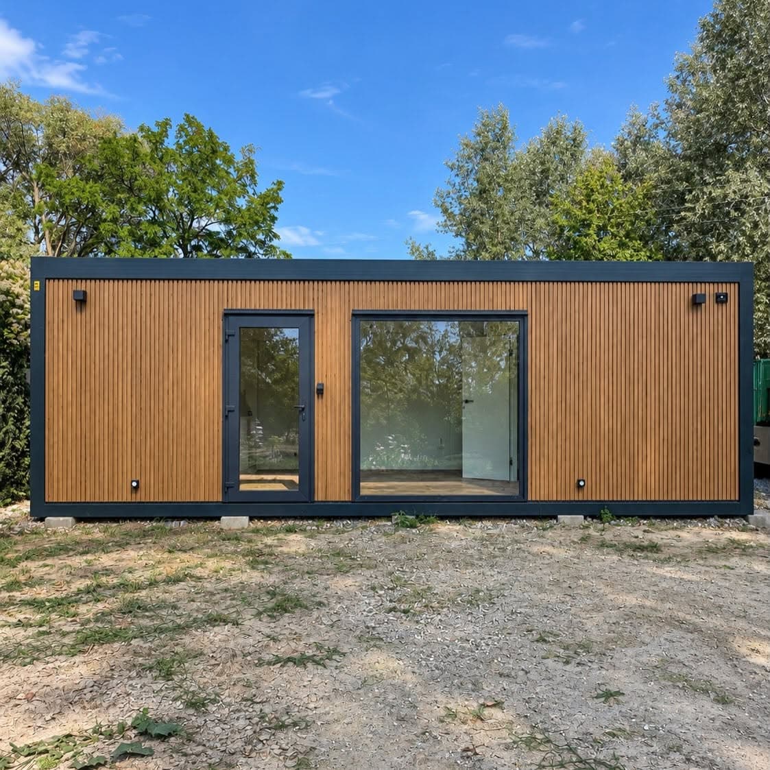 Kompaktowy dom modułowy 8,24 × 2,90 m — Steiner Modular (Ifj. Steiner Gábor)