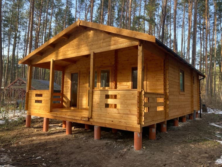 Domek z bala Adam 3 — 33,6 m² z tarasem 11,7 m² — model domu