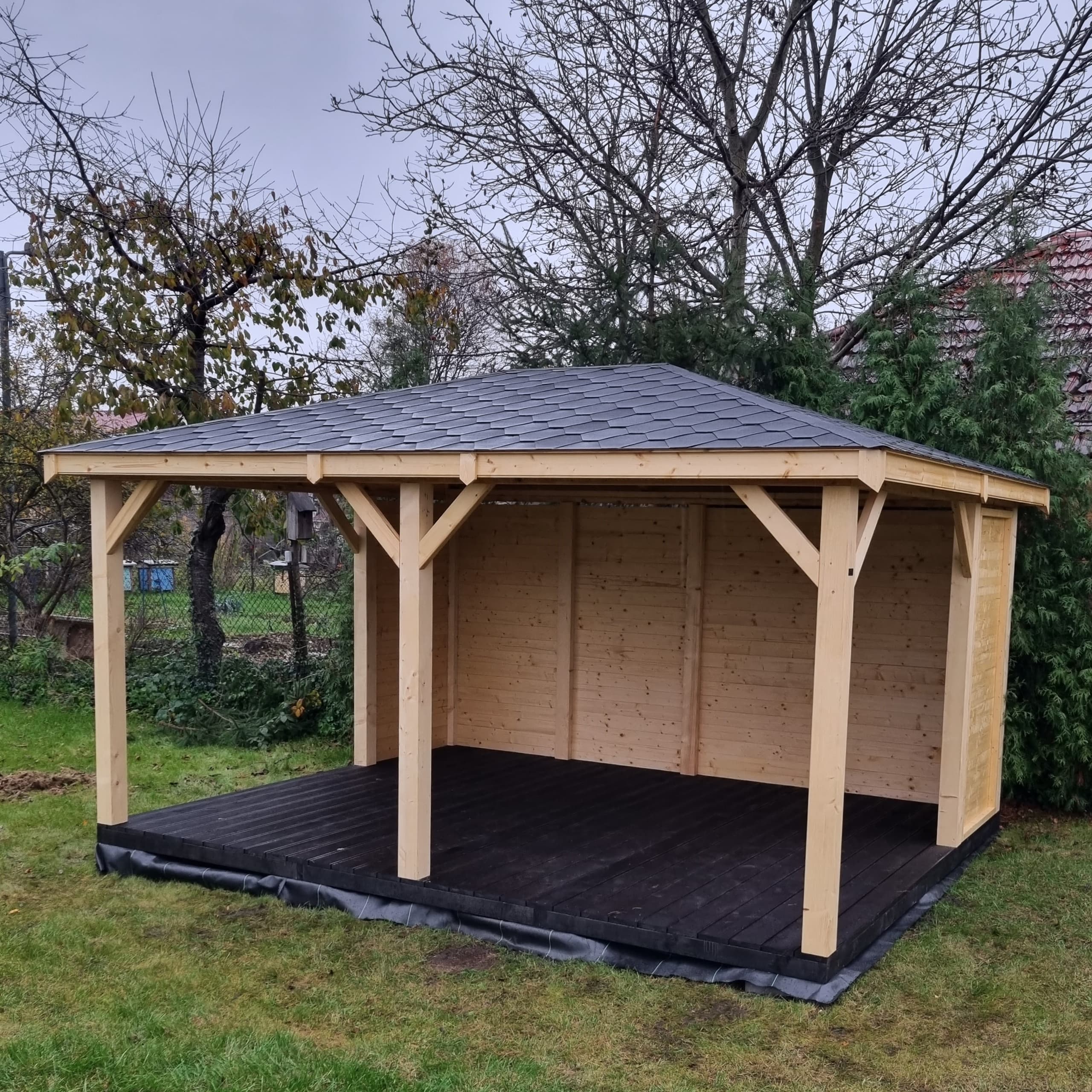 Altana IBIZA z zabudowanymi ścianami, 3 × 3 – 5 × 4 m — Timberlandia