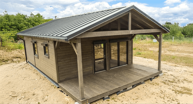 Domek letniskowy całoroczny 70 m² — 10 × 7 m z tarasem — model domu