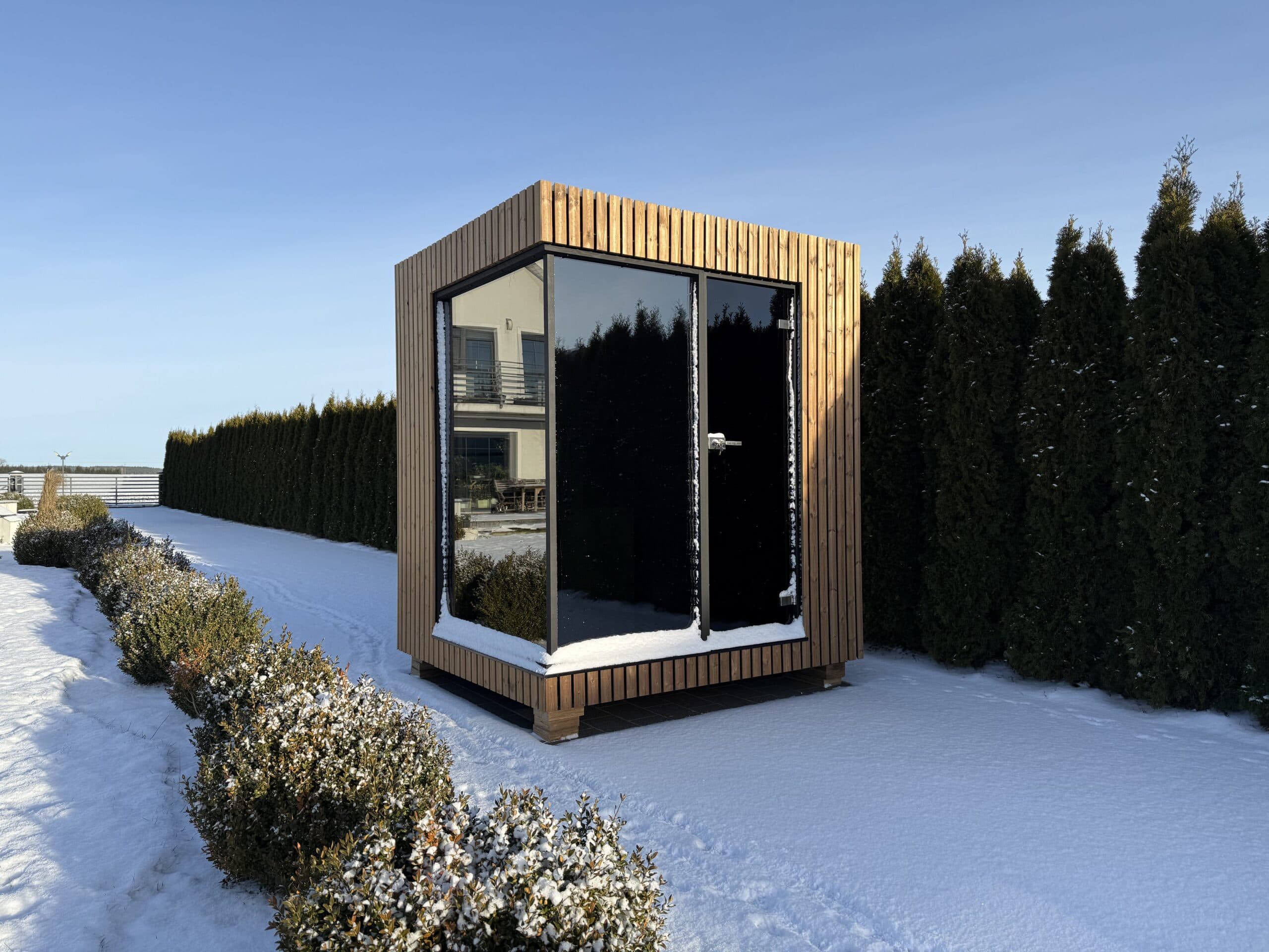 Sauna ogrodowa QUBIT — 2,5×2,5 m, piec 9 kW — model domu
