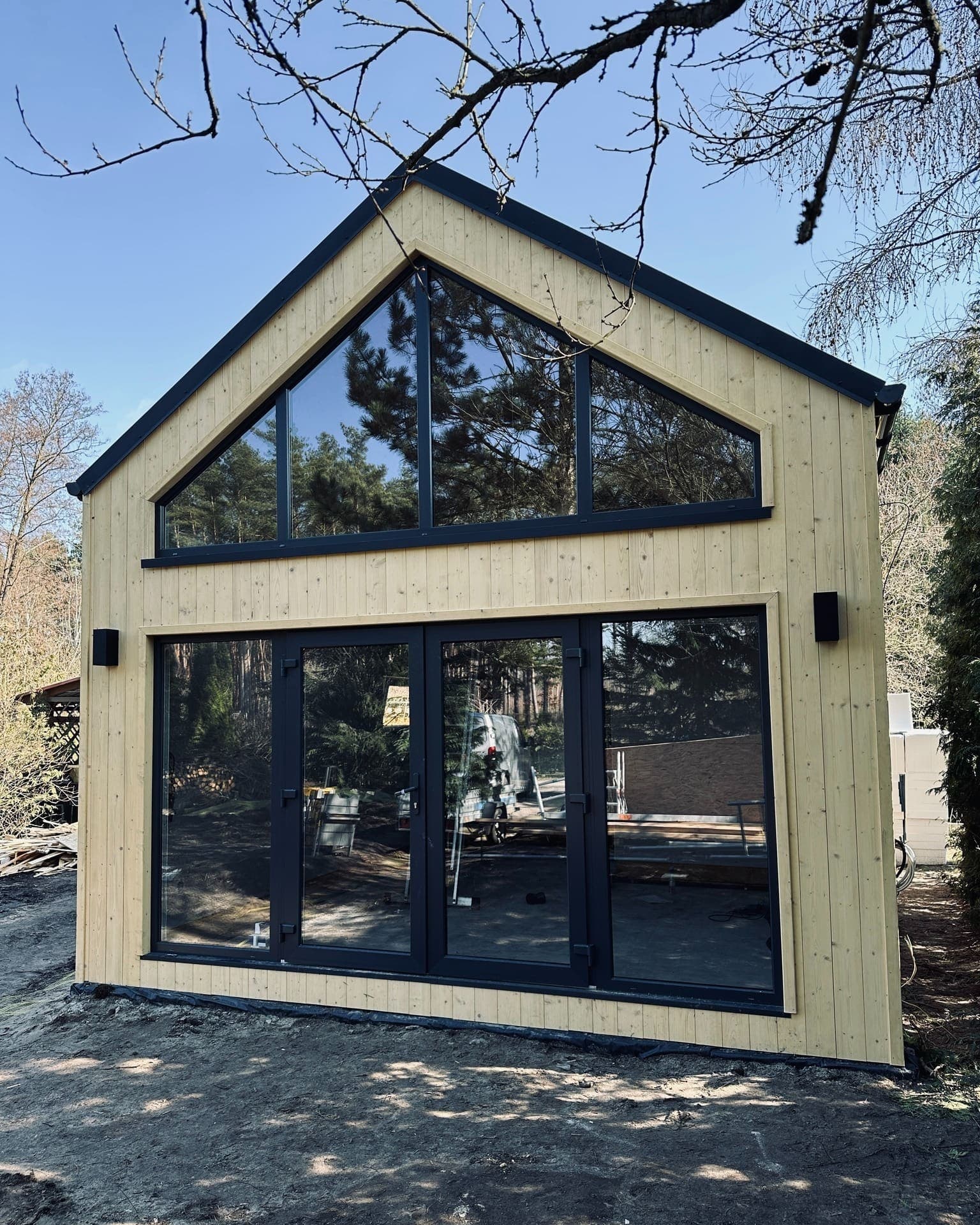 Domek DOM #4+ z antresolą i przeszkleniem — 5 × 7 m, 35 m² zabudowy — model domu