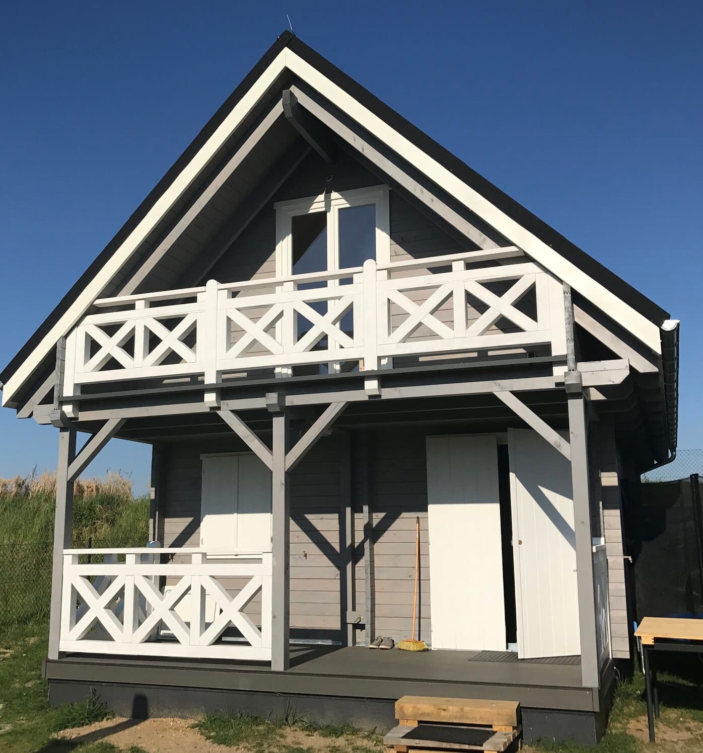 Domek z bali DL P5 — z poddaszem i dwoma tarasami — model domu