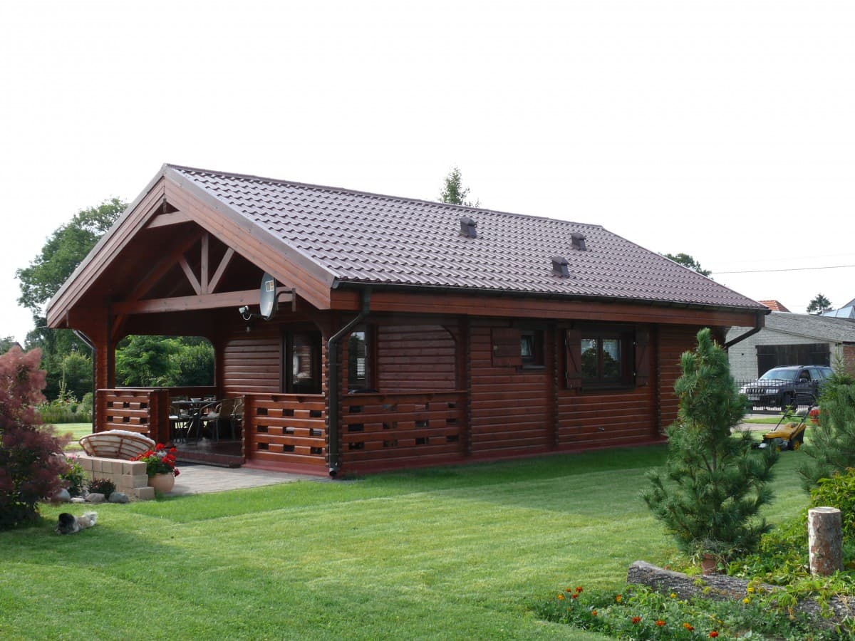 Domek letniskowy z bali Dagmara 10 — dwie sypialnie, taras 12 m², 39 m² — model domu